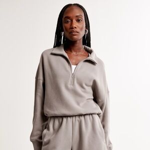 Abercrombie Essential Sunday Half-Zip in Taupe Grey size S